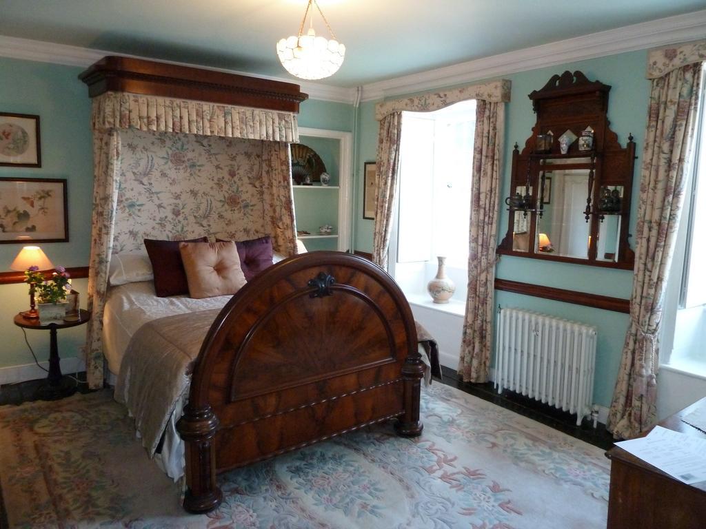 Queen Anne House Portland Room photo